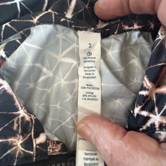 LuluLemon Women’s Miss Misty Jacket II Star Crushed Multi Waterproof - Size 2 - Picture 10 of 10